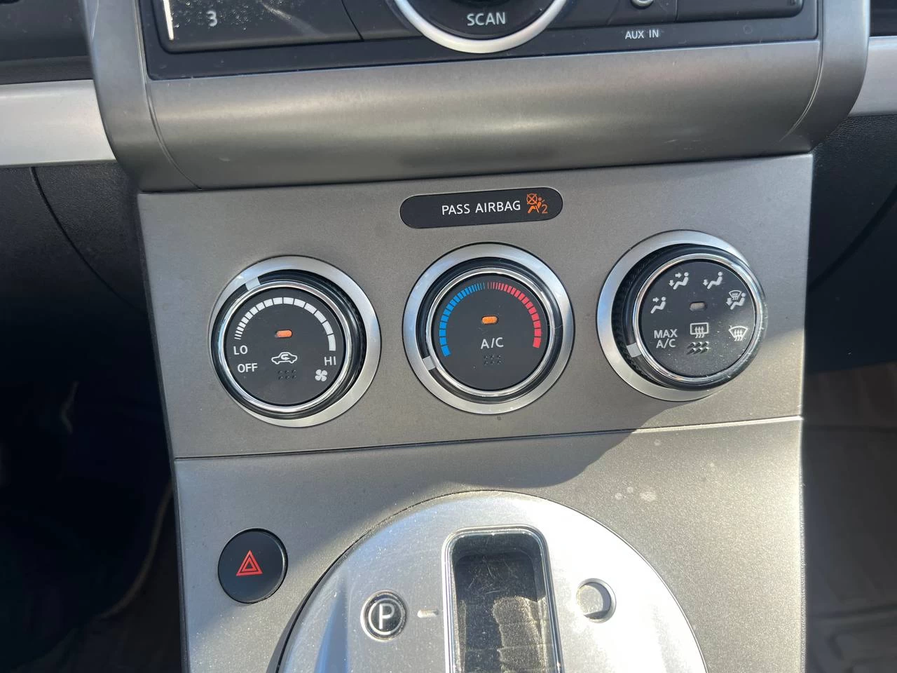 2012 Nissan Sentra 2.0**MAGS** Main Image