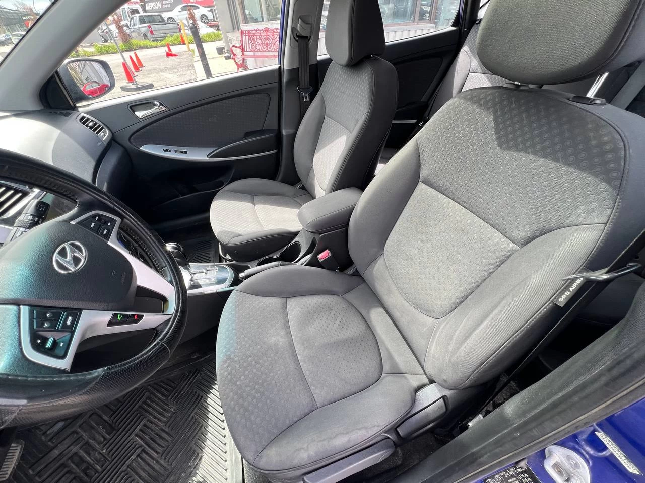 2013 Hyundai Accent GLS**Toit Ouvrant**SIEGES CHAUFFANTS**dÉmarreur a distance** Image principale