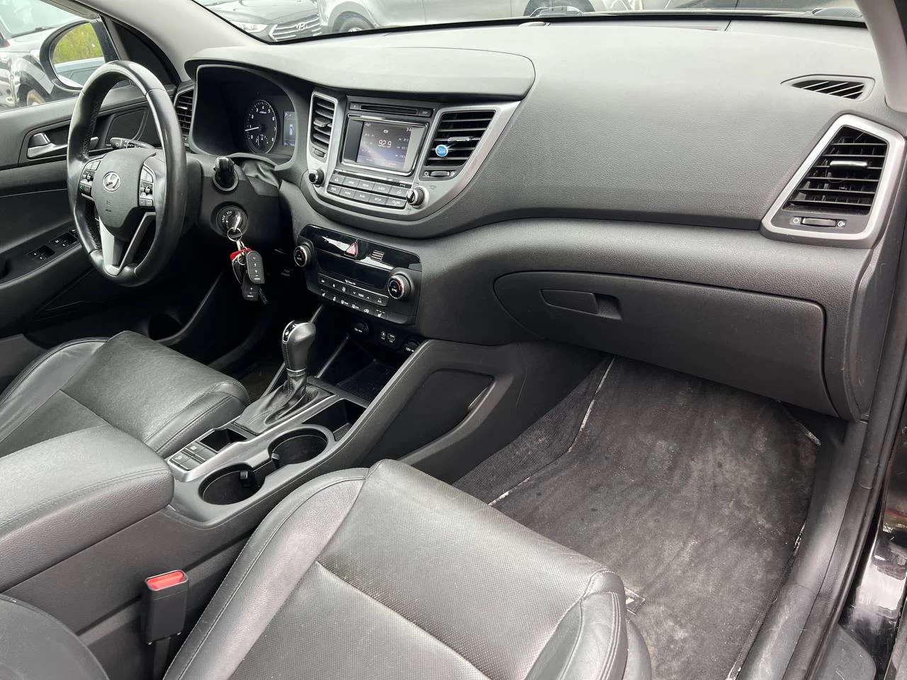 2017 Hyundai Tucson SE**Jamais Accidentee**SAAQ Certifie**TOIT OUVRANT PANORAMIQUE**SIEGE EN CUIR**CAMERA DE RECUL**SIEGES CHAUFFNATS AVANT ET ARRIERE**Volant Chauffant**Alerte d'angle Mort**MAGS** Image principale