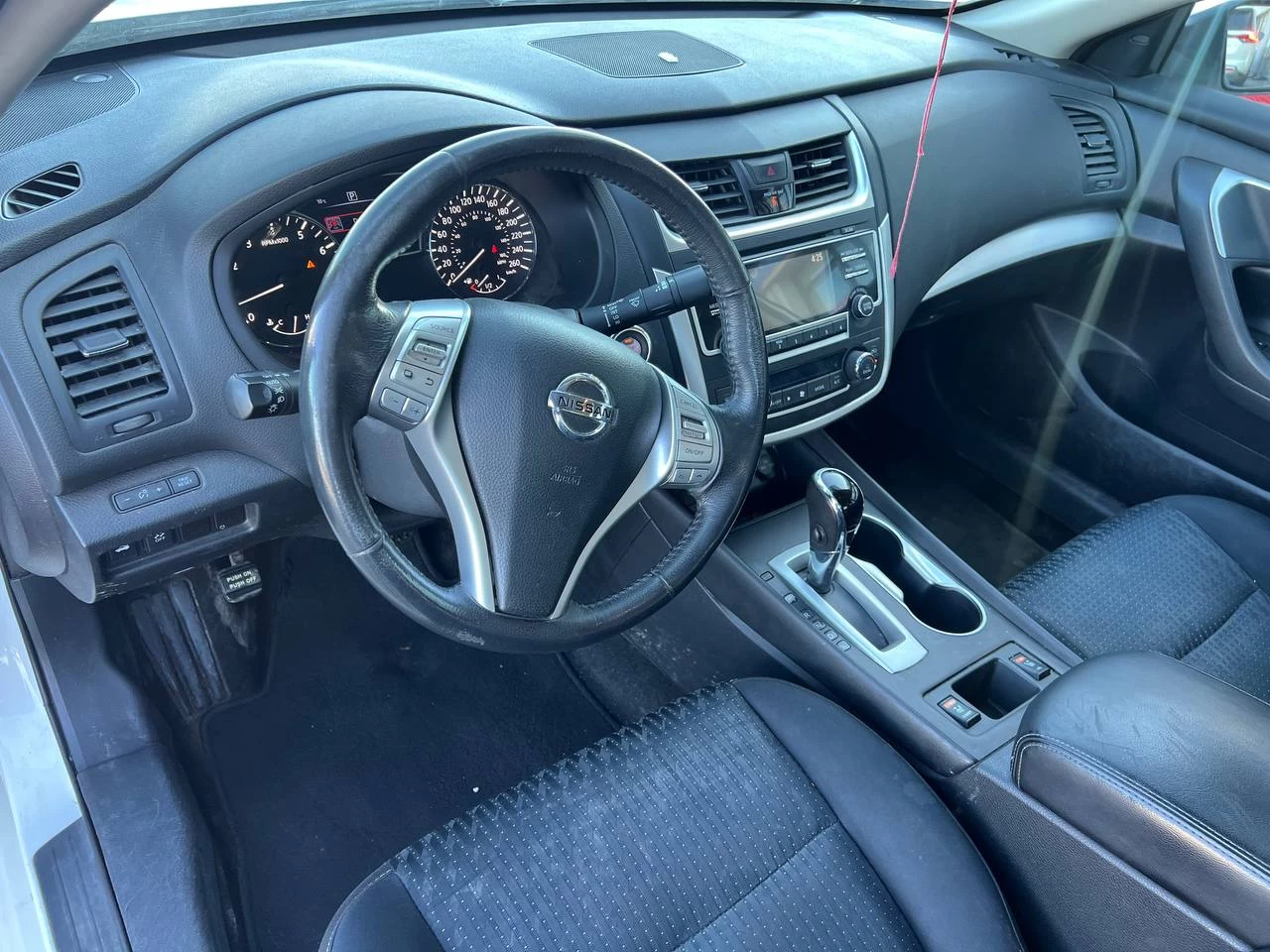 2016 Nissan Altima 2.5**Camera de recul**ALERTE ANGLE MORT**SIEGES CHAUFFANTS**MAGS**PUSH TO START** Image principale