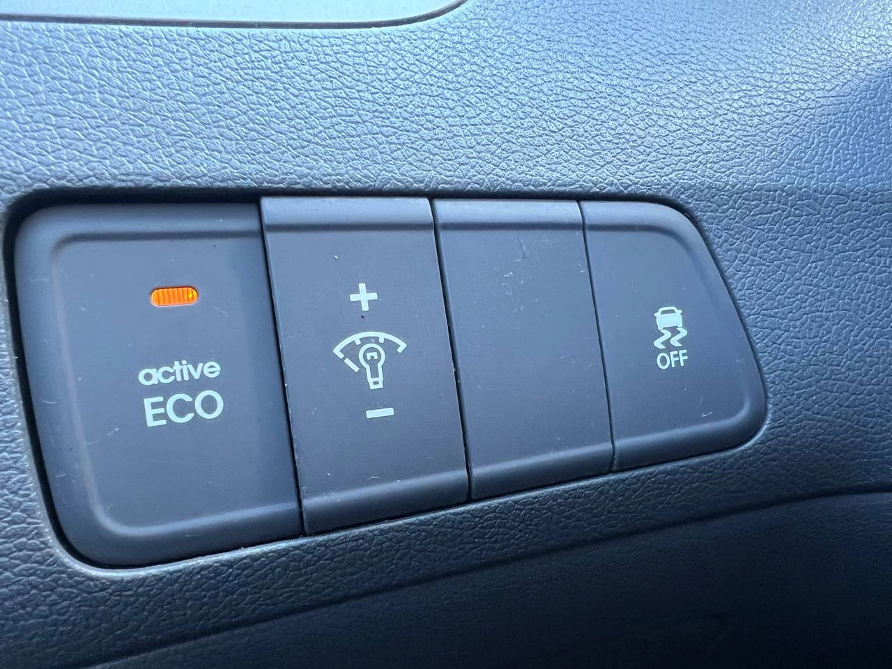 2013 Hyundai Elantra GLS**Toit Ouvrant**SIEGES CHAUFFANTS**SIEGES CHAUFFANTS ARRIERE**MAGS** Image principale