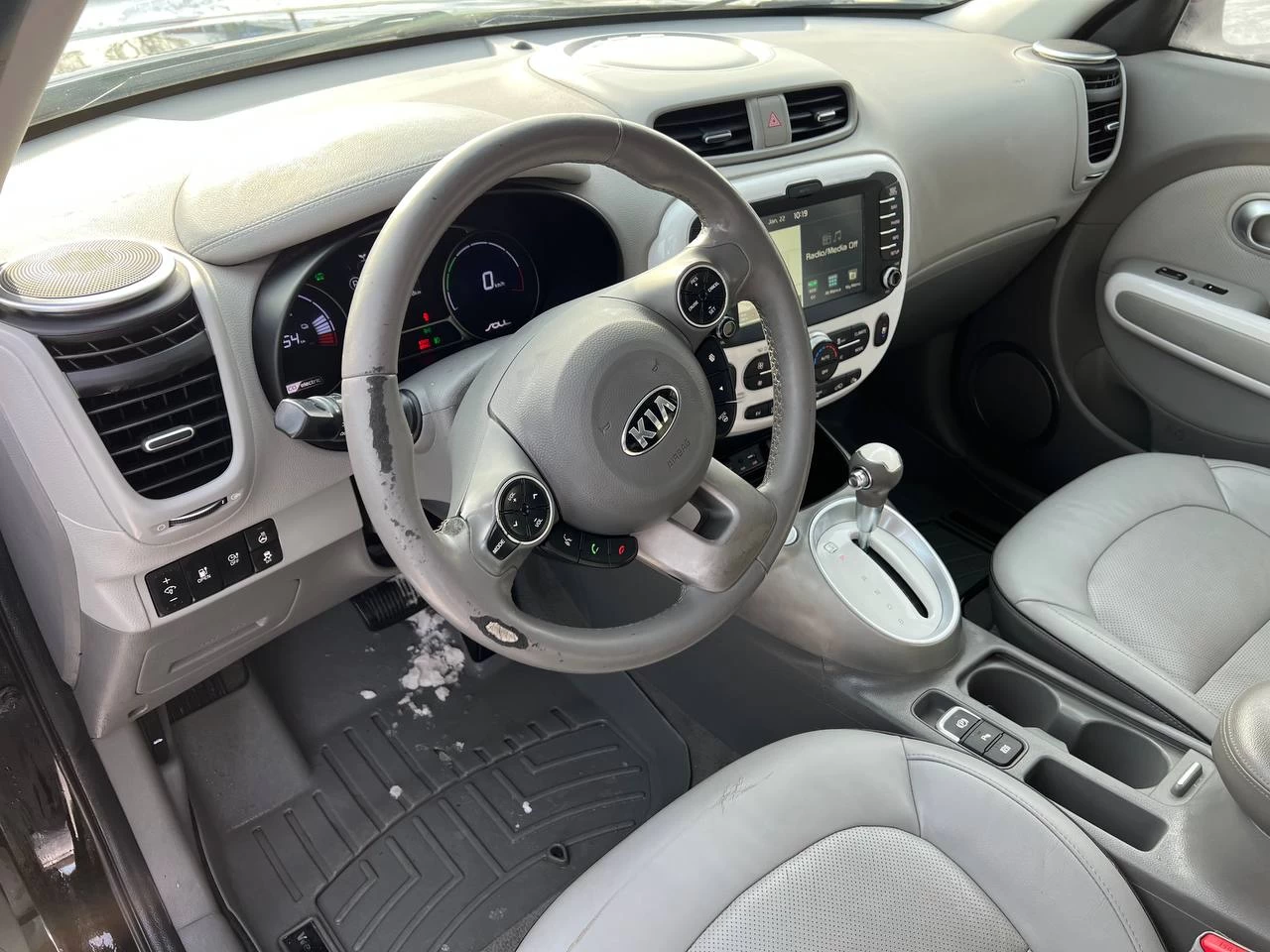 2016 Kia Soul EV Luxury**Jamais Accidentee**NAVIGATION**CUIR**SIEGES CHAUFFANTS AVANT ET ARRIERE**SIEGES FROIDS**VOLANT CHAUFFANT**MAGS** Main Image