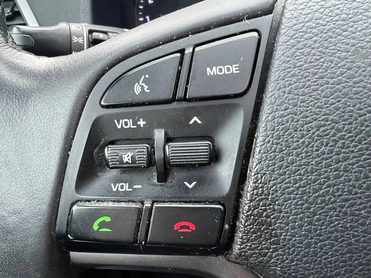 2017 Hyundai Tucson LIMITEE**JAMAIS ACCIDENTEE**CERTIFIEE SAAQ**AWD**TOIT OUVRANT PANORAMIQUE**SIEGES CHAUFFANTS AVANT ET ARRIÈRE**SIEGES EN CUIR**Alerte d’angle mort**VOLANT CHAUFFANT**Mags** Main Image