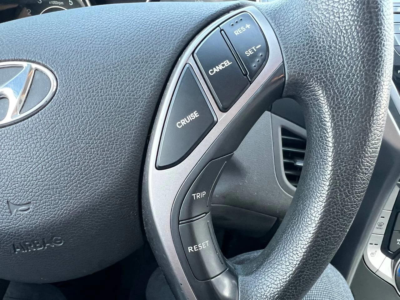 2013 Hyundai Elantra GL**SAAQ CERTIFIEE**SIEGES CHAUFFANTS** Main Image