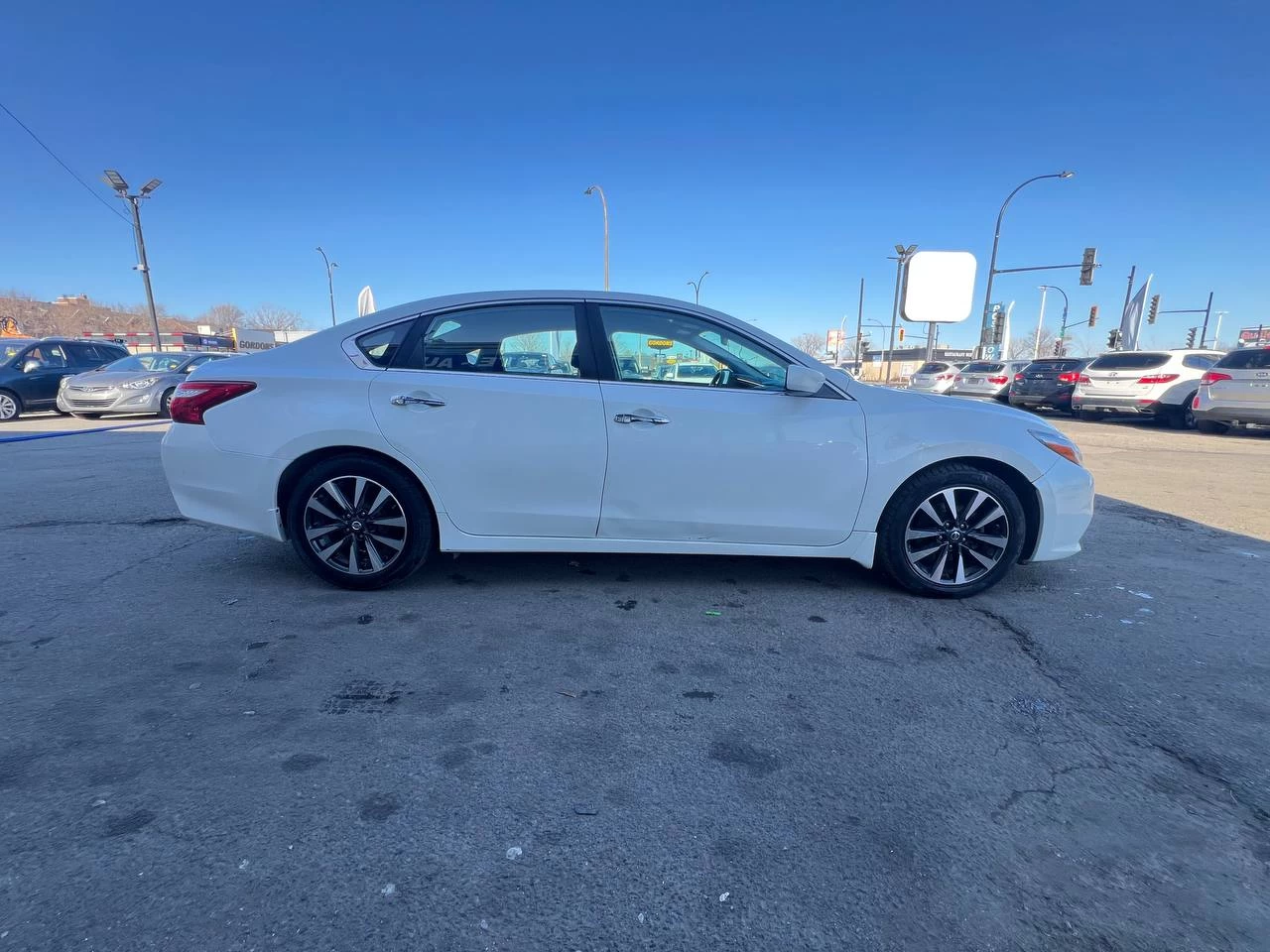 2016 Nissan Altima 2.5**Camera de recul**ALERTE ANGLE MORT**SIEGES CHAUFFANTS**MAGS**PUSH TO START** Image principale