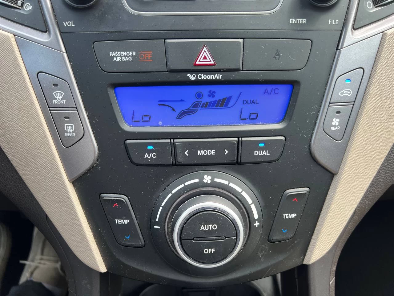 2016 Hyundai Santa Fe XL Luxury**6 PASSAGERS**AWD**Toit Ouvrant**CamÉra de Recul**SIEGES EN CUIR**Volant Chauffant**SIEGES CHAUFFANTS** Image principale