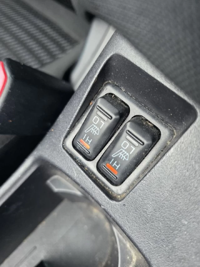 Mitsubishi Lancer SE**10TH ANNIVERSARY EDITION**Un Propriétaire**TOIT OUVRANT**SIÈGES CHAUFFANTS** 2013