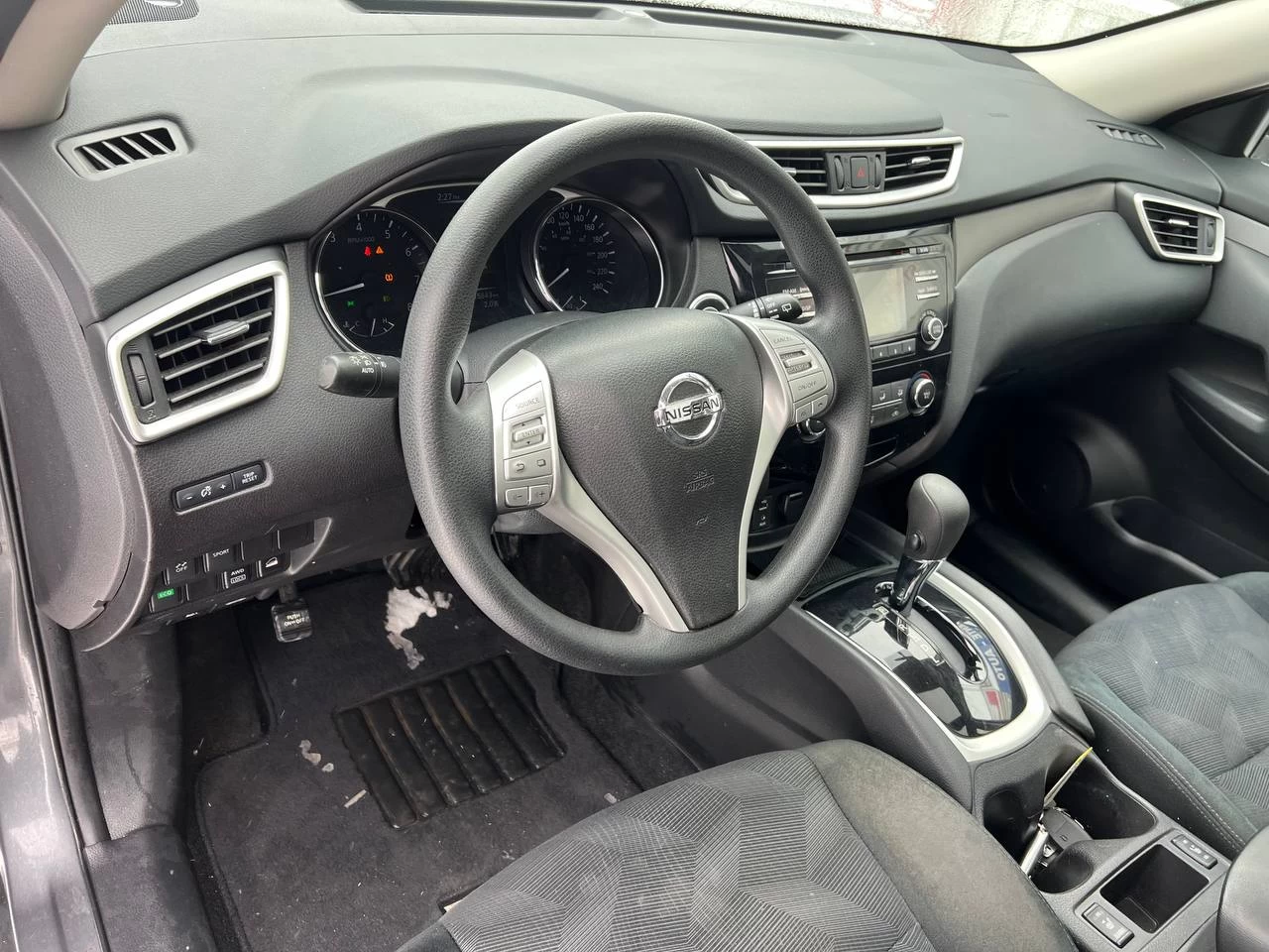 2016 Nissan Rogue SV**AWD**Jamais Accidente**Toit Ouvrant Panoramique**CAMERA DE RECULE**SIEGES CHAUFFNATS**MAGS**Un Proprietaire** Main Image