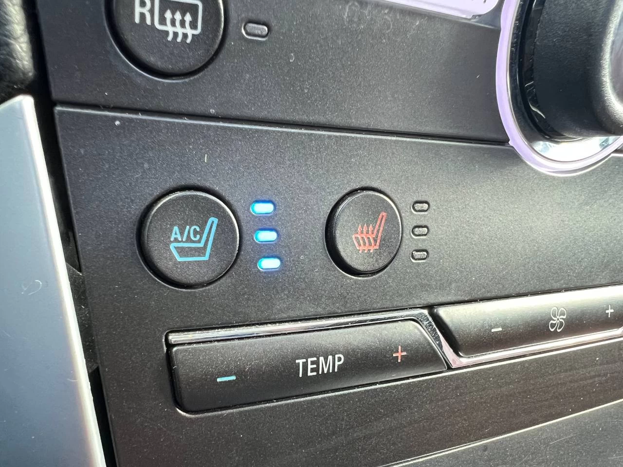 2015 Ford Edge TitaniumT**AWD**Toit Ouvrant Panaromique**ANGLE MORT**CamÉra de Recul**SIEGES EN CUIR**Navigation**SIEGES CHAUFFANTS**SIEGES CHAUFFANTS ARRIERE**SiÈges ventilÉs**VOLANT CHAUFFANTS**MAGS**dÉmarrage À distance** Image principale