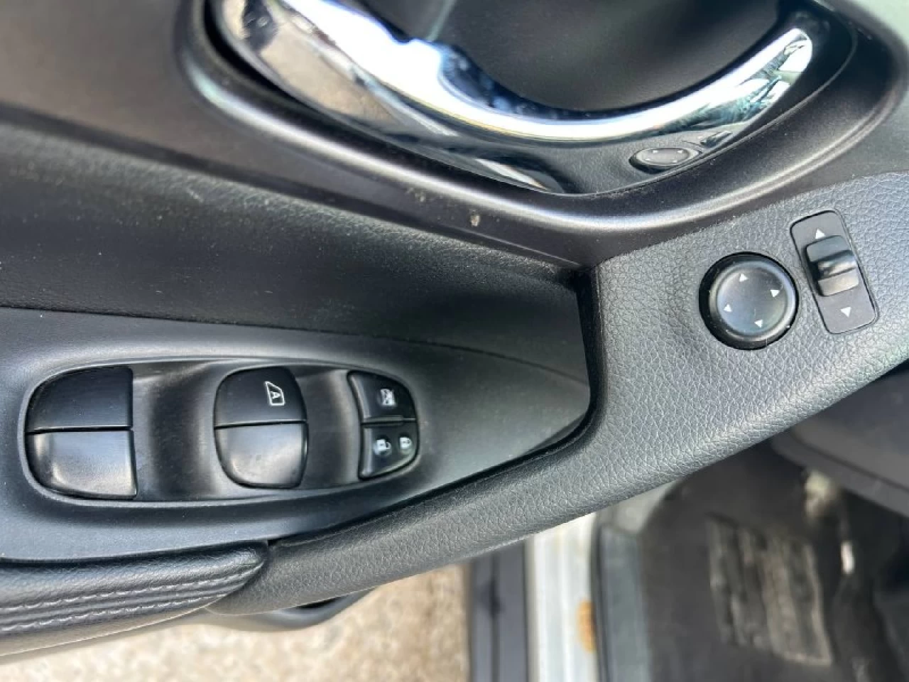 2015 Nissan Rogue SV**AWD**TOIT OUVRANT PANORAMIQUE**CAMERA DE RECULE**SIEGES CHAUFFNATS**Mags** Image principale