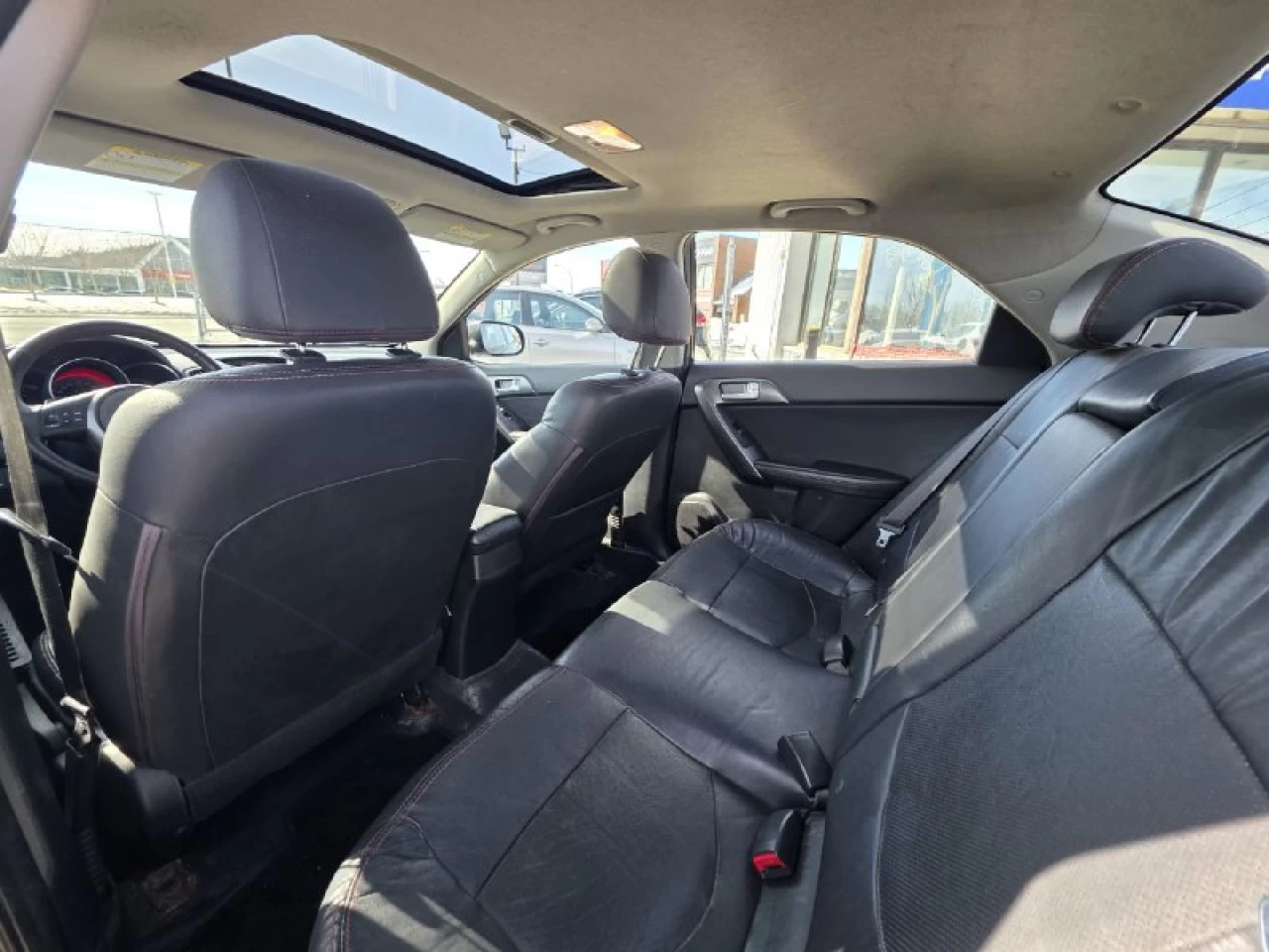 2011 Kia Forte **SX**JAMAIS ACCIDENTEE**CUIR**TOIT OUVRANT**SIEGES CHAUFFANTS**EN SPECIAL Image principale