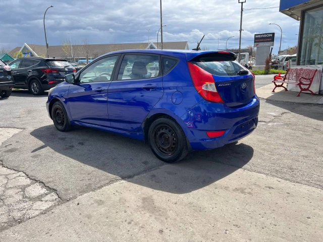 Hyundai Accent GLS**Toit Ouvrant**SIEGES CHAUFFANTS**démarreur a distance** 2013