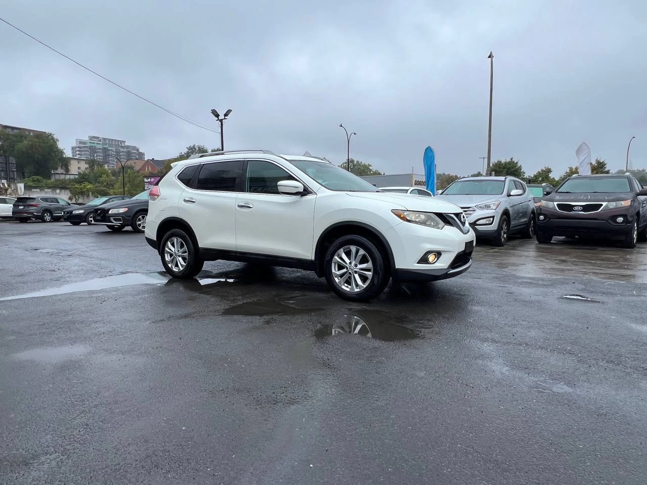 2015 Nissan Rogue SV**AWD**SAAQ CERTIFIEE**Un Proprietaire**TOIT OUVRANT PANORAMIQUE**CAMERA DE RECULE**SIEGES CHAUFFNATS**Mags** Image principale