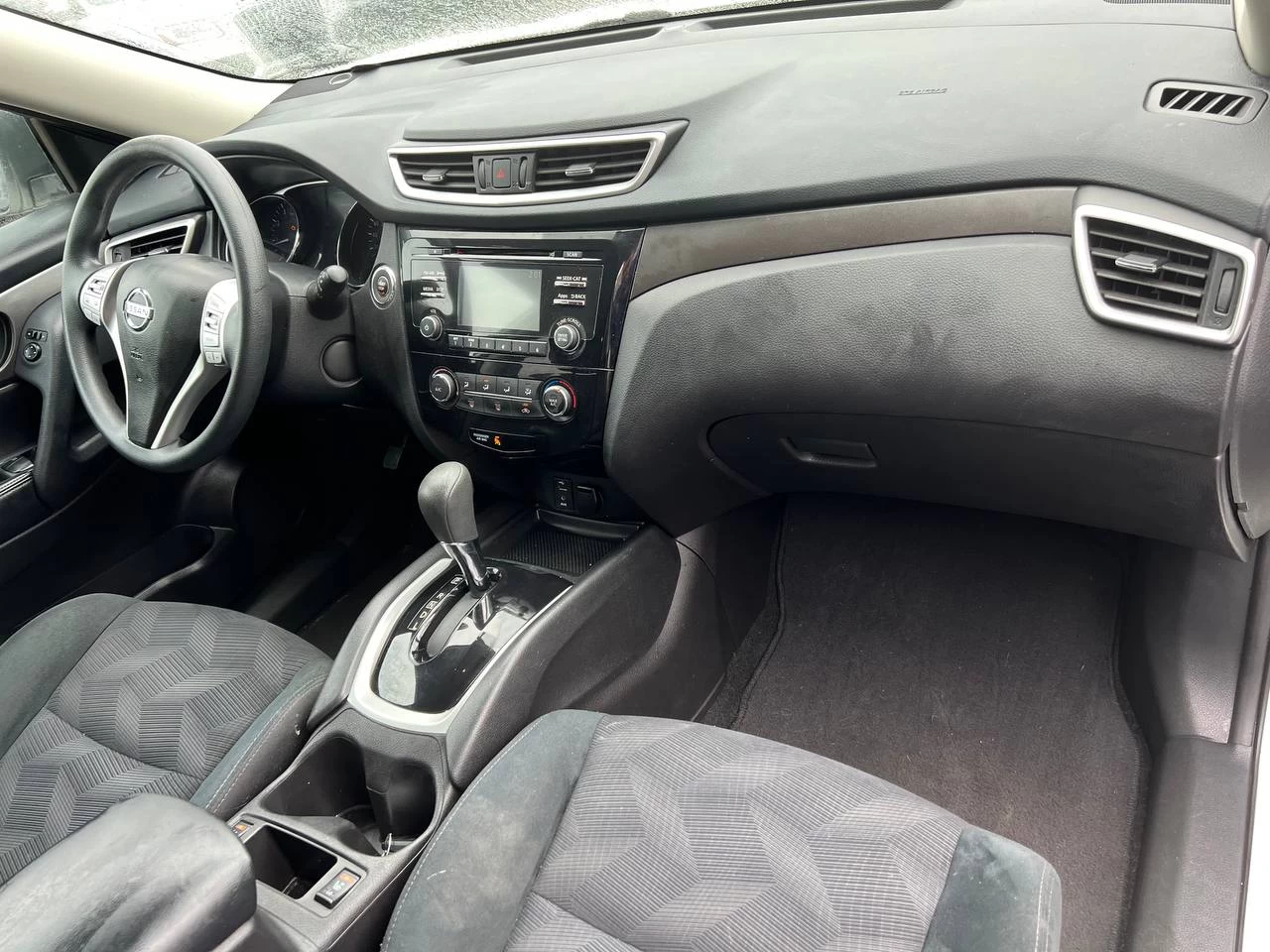 2015 Nissan Rogue SV**AWD**SAAQ CERTIFIEE**Un Proprietaire**TOIT OUVRANT PANORAMIQUE**CAMERA DE RECULE**SIEGES CHAUFFNATS**Mags** Image principale