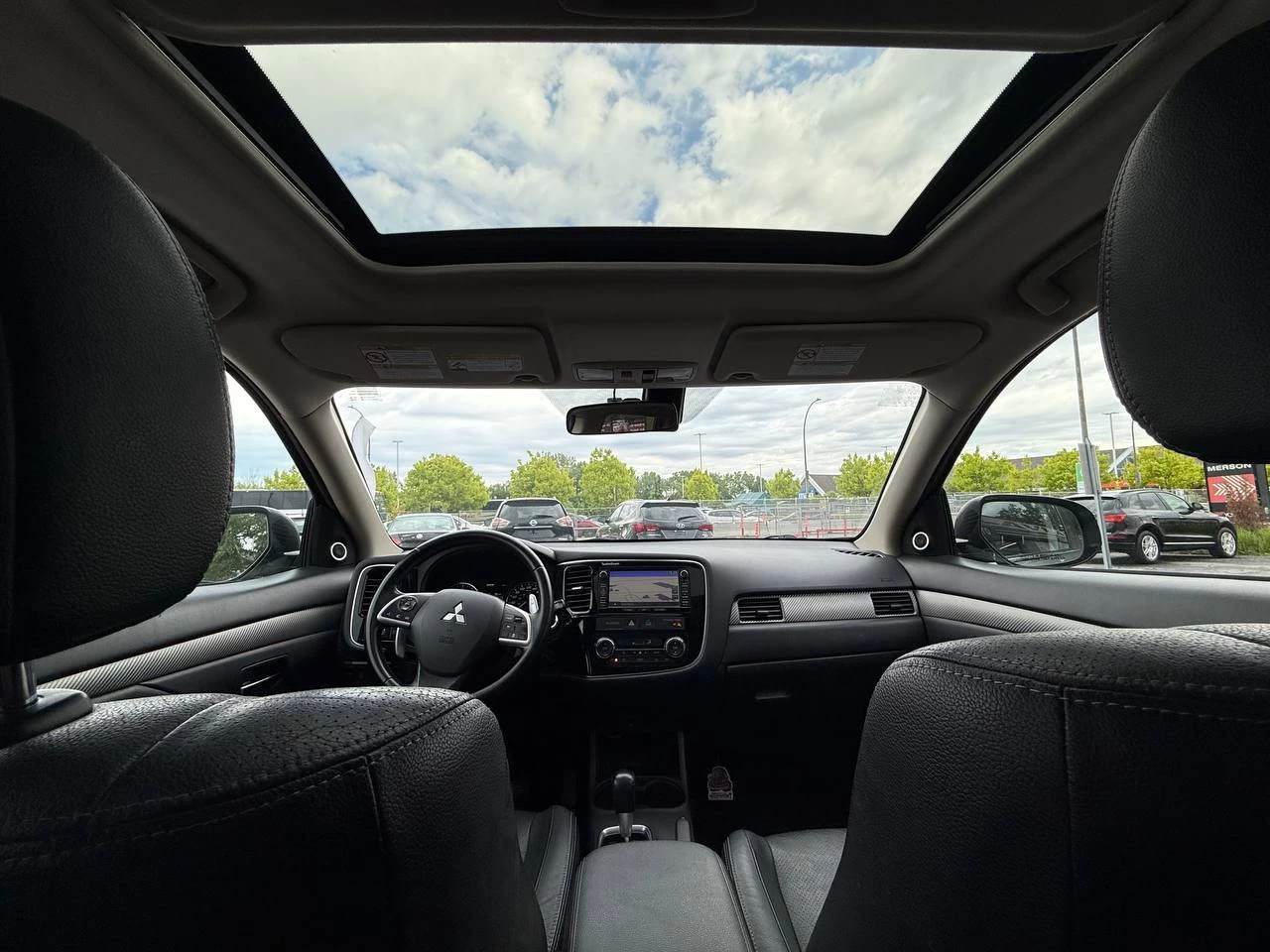 2015 Mitsubishi Outlander **GT**JAMAIS ACCIDENTEE**7 PASSAGERS**CUIR**NAVI**CAMERA DE RECUL**SIEGES CHAIFFANTS**MAGS** Image principale