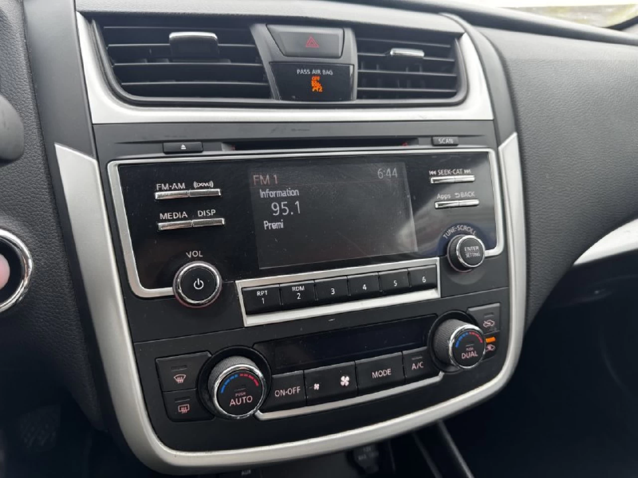 2016 Nissan Altima 2.5**Camera de recul**ALERTE ANGLE MORT**SIEGES CHAUFFANTS**MAGS**PUSH TO START** Image principale