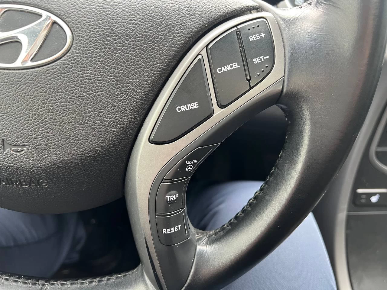 2015 Hyundai Elantra Limited**SAAQ CERTIFIEE**Toit Ouvrant**CamÉra de Recul**SIEGES EN CUIR**Navigation**SIEGES CHAUFFANTS Avant et ArriÈre**DÉmarrage À distance**MAGS** Image principale