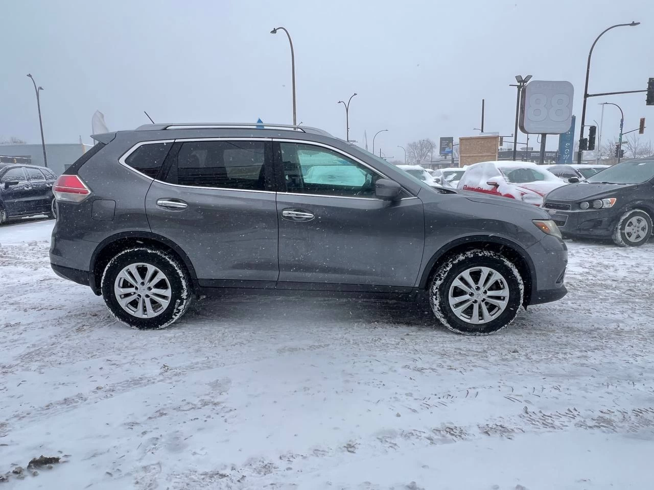 2016 Nissan Rogue SV**AWD**Jamais Accidente**Toit Ouvrant Panoramique**CAMERA DE RECULE**SIEGES CHAUFFNATS**MAGS**Un Proprietaire** Main Image