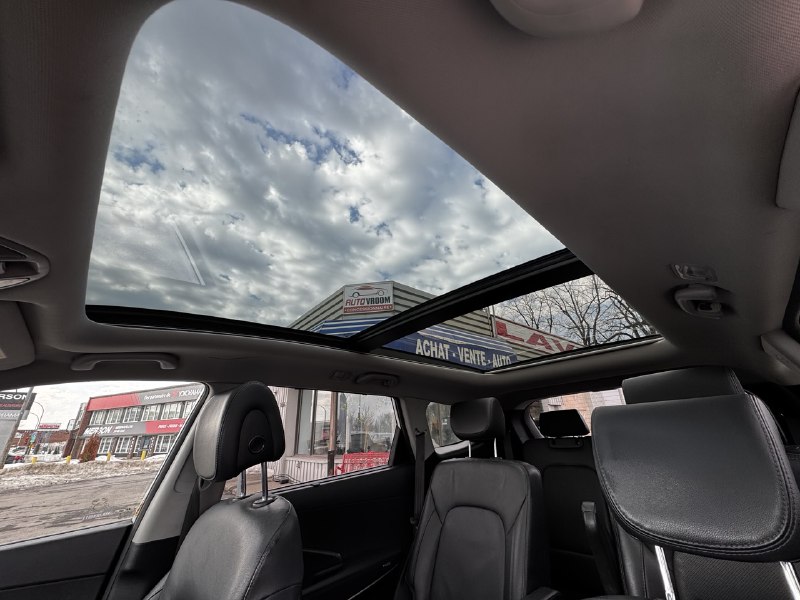 2016 Hyundai Santa Fe XL Luxury**6 PASSAGERS**Toit Ouvrant**CamÉra de Recul**SIEGES EN CUIR**Volant Chauffant**SIEGES CHAUFFANTS** Image principale