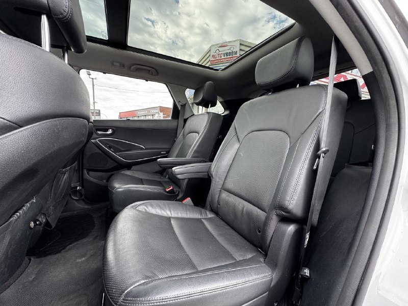 2016 Hyundai Santa Fe XL Luxury**6 PASSAGERS**Toit Ouvrant**CamÉra de Recul**SIEGES EN CUIR**Volant Chauffant**SIEGES CHAUFFANTS** Image principale