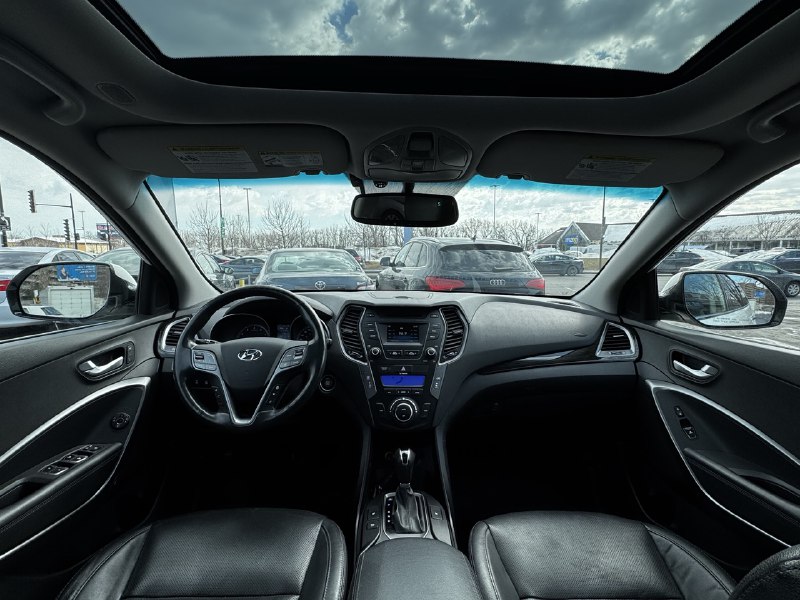 2016 Hyundai Santa Fe XL Luxury**6 PASSAGERS**Toit Ouvrant**CamÉra de Recul**SIEGES EN CUIR**Volant Chauffant**SIEGES CHAUFFANTS** Image principale