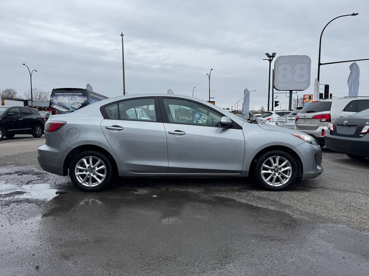 2013 Mazda 3 GX**Financement 1Ère, 2e et 3e chance !! 100% ApprouvÉ Image principale