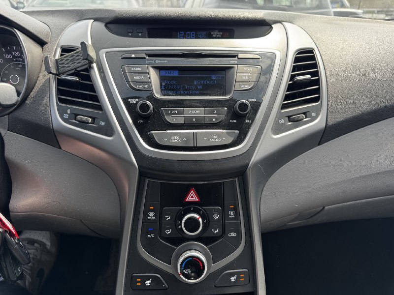 2014 Hyundai Elantra GL**SIEGES CHAUFFANTS**DÉmarreur À Distance** Image principale