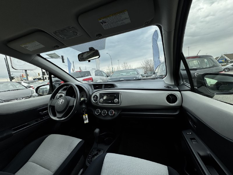 2012 Toyota Yaris LE**BAS KILOMETRAGE** Image principale