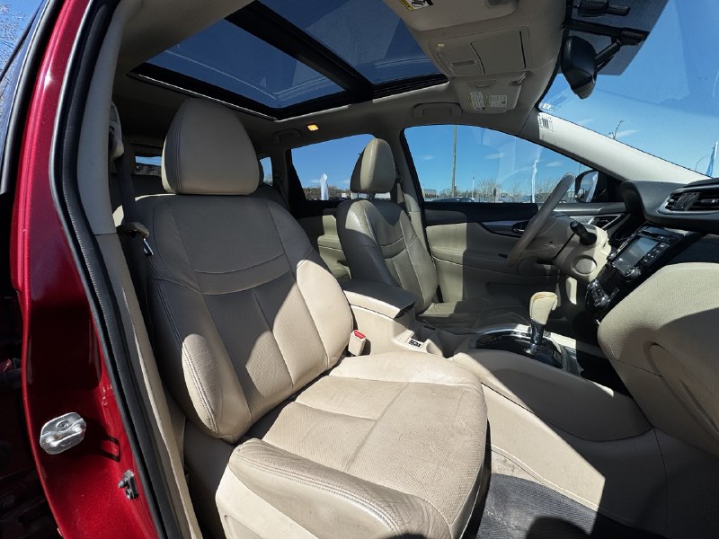 2015 Nissan Rogue SL**AWD**TOIT PANORAMIQUE**CAMERA DE RECULE**SIEGES EN CUIR**NAVIGATION**VOLANT CHAUFFANTS**SIEGES CHAUFFANTS** Image principale