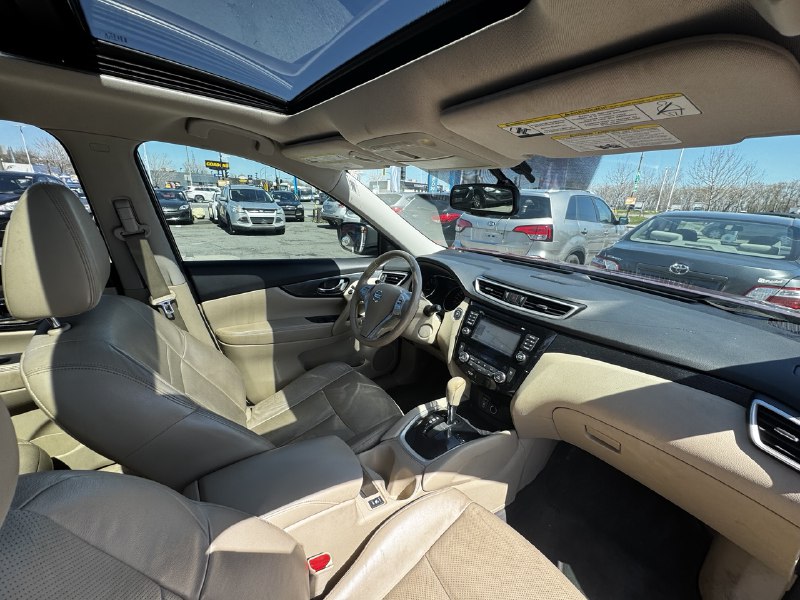 2015 Nissan Rogue SL**AWD**TOIT PANORAMIQUE**CAMERA DE RECULE**SIEGES EN CUIR**NAVIGATION**VOLANT CHAUFFANTS**SIEGES CHAUFFANTS** Image principale