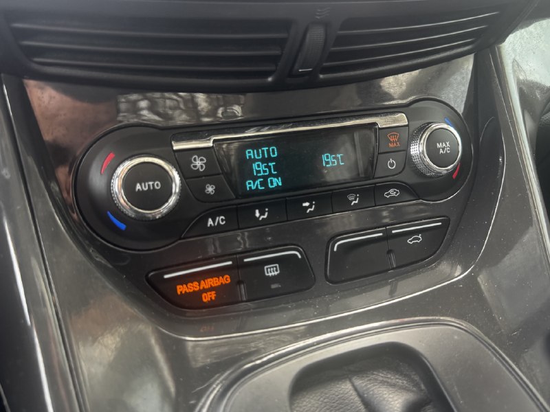 2015 Ford Escape Titanium**AWD**Toit Ouvrant**CamÉra de Recul**SIEGES EN CUIR**Navigation**SIEGES CHAUFFANTS**MAGS** Image principale