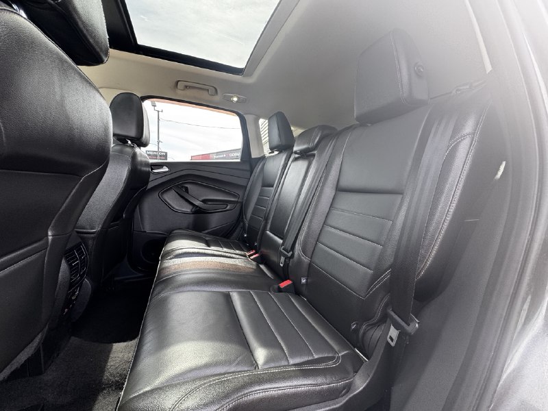 2015 Ford Escape Titanium**AWD**Toit Ouvrant**CamÉra de Recul**SIEGES EN CUIR**Navigation**SIEGES CHAUFFANTS**MAGS** Image principale