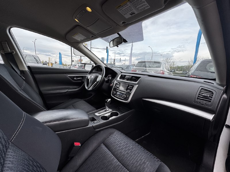 2016 Nissan Altima 2.5**Camera de recul**ALERTE ANGLE MORT**SIEGES CHAUFFANTS**MAGS**PUSH TO START** Image principale