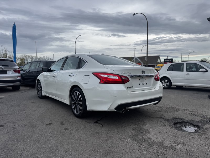 2016 Nissan Altima 2.5**Camera de recul**ALERTE ANGLE MORT**SIEGES CHAUFFANTS**MAGS**PUSH TO START** Image principale
