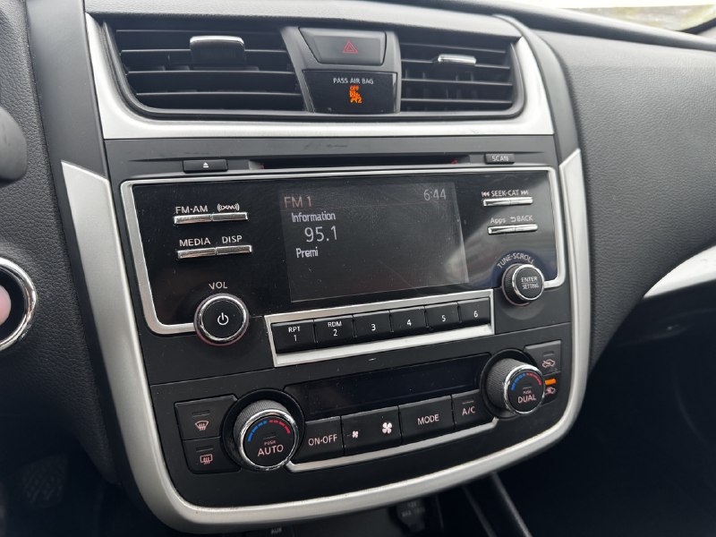 2016 Nissan Altima 2.5**Camera de recul**ALERTE ANGLE MORT**SIEGES CHAUFFANTS**MAGS**PUSH TO START** Image principale