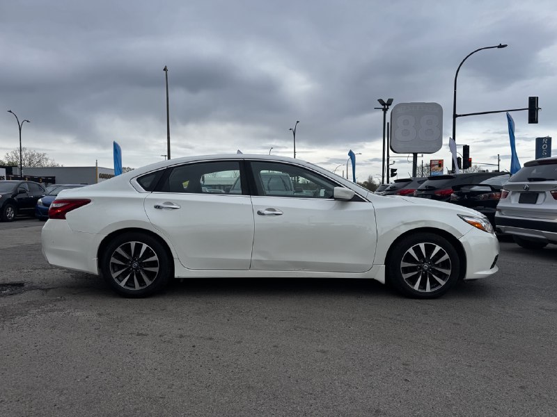 2016 Nissan Altima 2.5**Camera de recul**ALERTE ANGLE MORT**SIEGES CHAUFFANTS**MAGS**PUSH TO START** Image principale