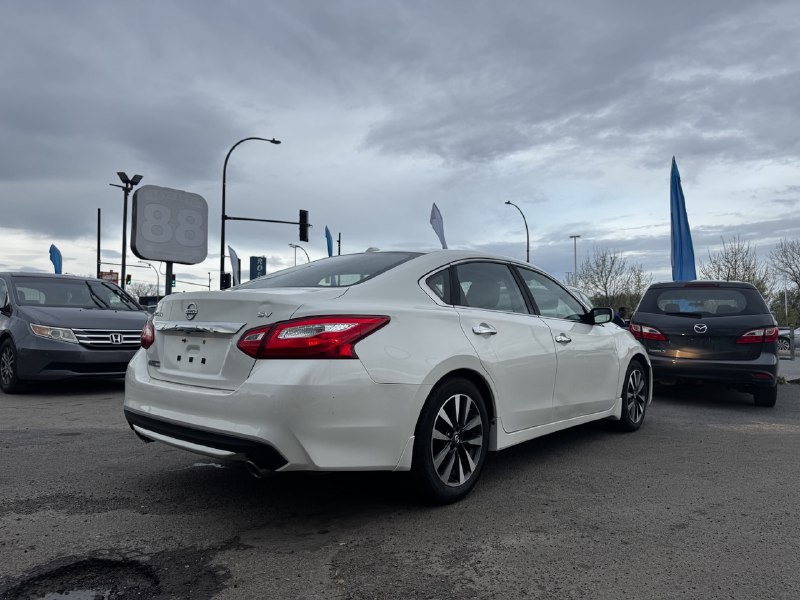 2016 Nissan Altima 2.5**Camera de recul**ALERTE ANGLE MORT**SIEGES CHAUFFANTS**MAGS**PUSH TO START** Image principale