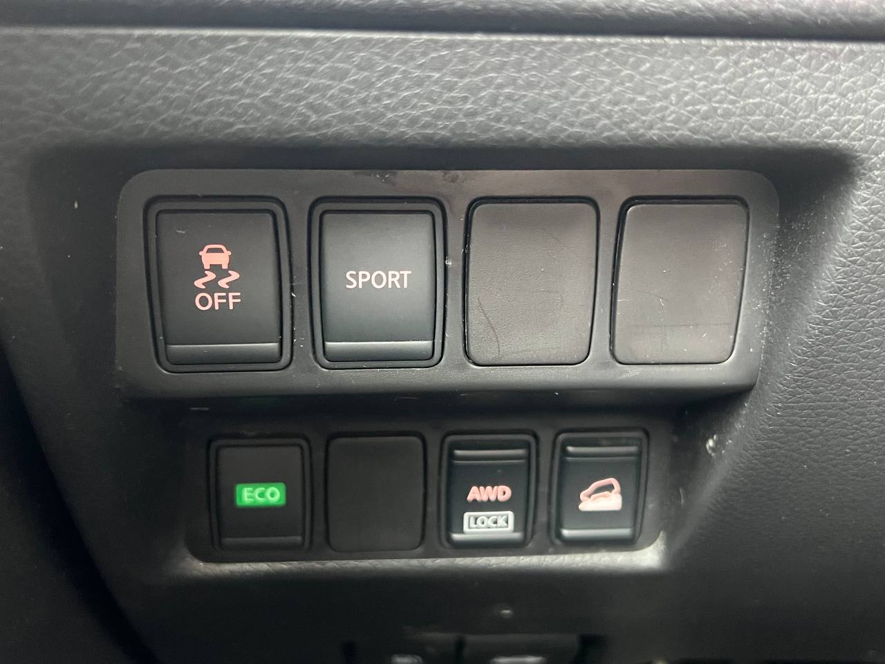 2015 Nissan Rogue SV**AWD**CERTIFIÉ Par la SAAQ**TOIT PANORAMIQUE**CAMERA DE RECULE**SIEGES CHAUFFANTS** Image principale