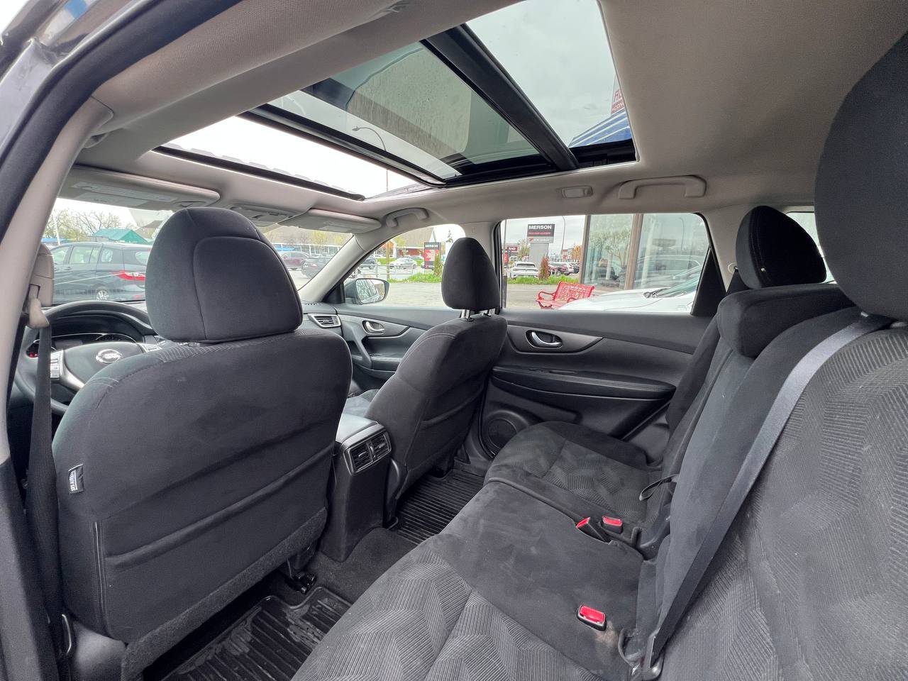 2015 Nissan Rogue SV**AWD**CERTIFIÉ Par la SAAQ**TOIT PANORAMIQUE**CAMERA DE RECULE**SIEGES CHAUFFANTS** Image principale