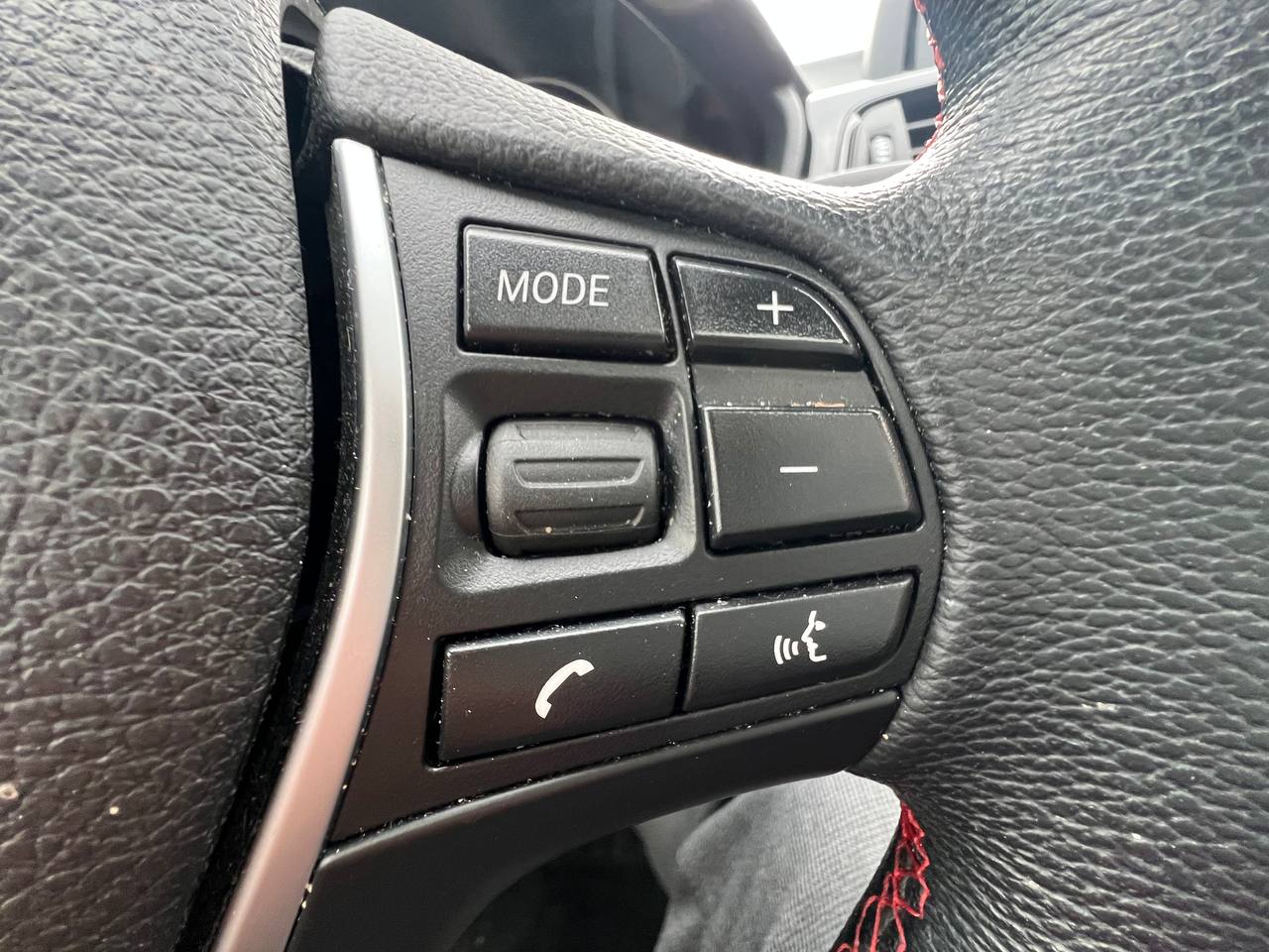 2014 BMW 320i xDrive 320i xDrive**AWD**TOIT OUVRANT**VOLANT CHAUFFANTS**SIEGES  EN CUIR**SIEGES CHAUFFANTS** Image principale