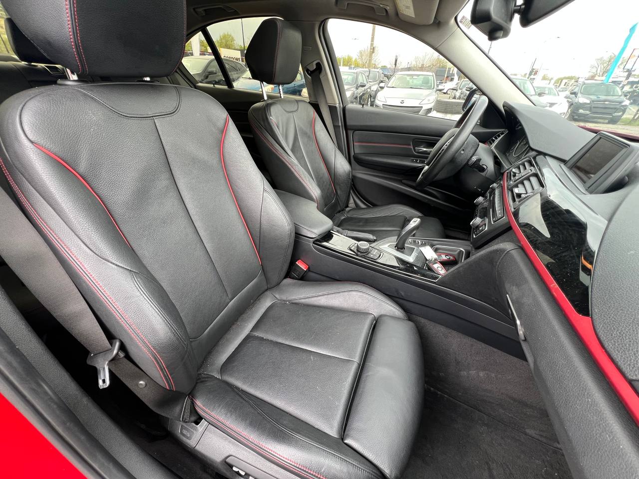 2014 BMW 320i xDrive 320i xDrive**AWD**TOIT OUVRANT**VOLANT CHAUFFANTS**SIEGES  EN CUIR**SIEGES CHAUFFANTS** Image principale