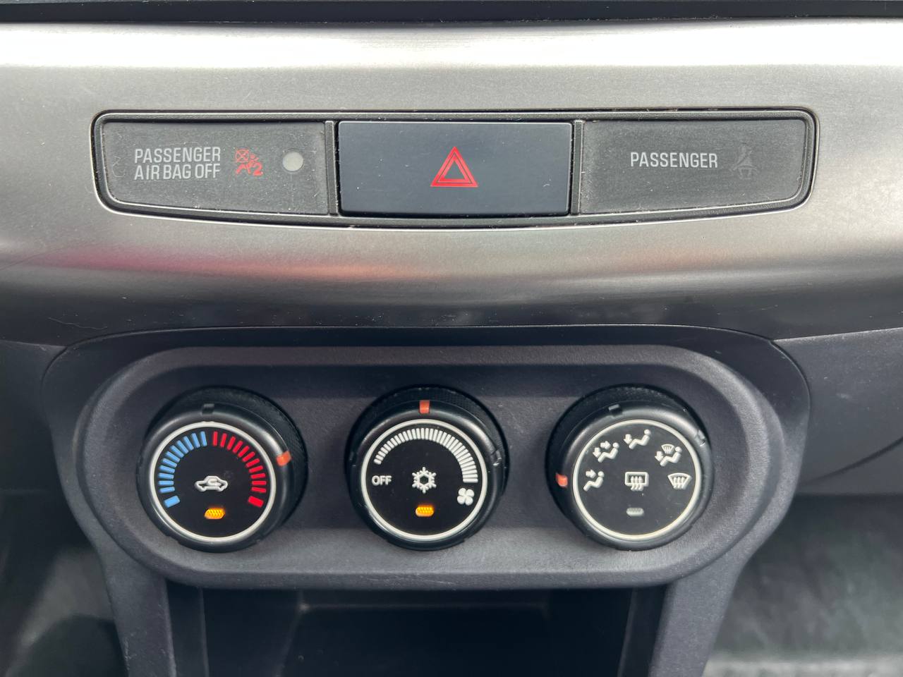 2015 Mitsubishi Lancer LIMITED** Jamais accidente**TOIT OUVRANT**SIEGES CHAUFFANTS**MAGS**AIRCLIM** Image principale