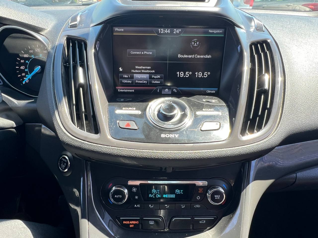 2015 Ford Escape Titanium**AWD** Jamais accidente**Toit Ouvrant**CamÉra de Recul**SIEGES EN CUIR**Navigation**SIEGES CHAUFFANTS**dÉmarrage À distance**MAGS** Image principale
