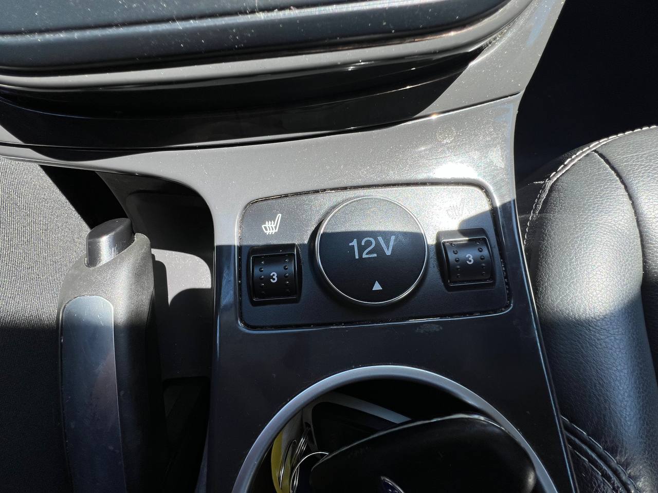 2015 Ford Escape Titanium**AWD** Jamais accidente**Toit Ouvrant**CamÉra de Recul**SIEGES EN CUIR**Navigation**SIEGES CHAUFFANTS**dÉmarrage À distance**MAGS** Image principale