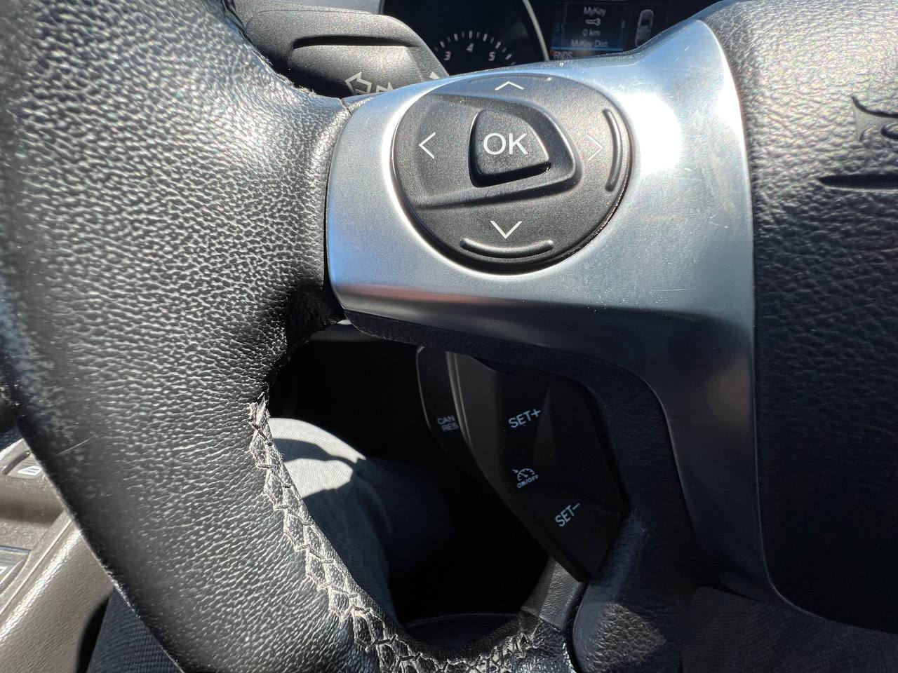 2015 Ford Escape Titanium**AWD** Jamais accidente**Toit Ouvrant**CamÉra de Recul**SIEGES EN CUIR**Navigation**SIEGES CHAUFFANTS**dÉmarrage À distance**MAGS** Image principale
