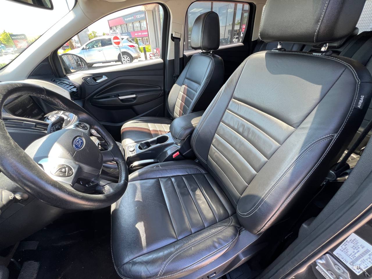 2015 Ford Escape Titanium**AWD** Jamais accidente**Toit Ouvrant**CamÉra de Recul**SIEGES EN CUIR**Navigation**SIEGES CHAUFFANTS**dÉmarrage À distance**MAGS** Image principale