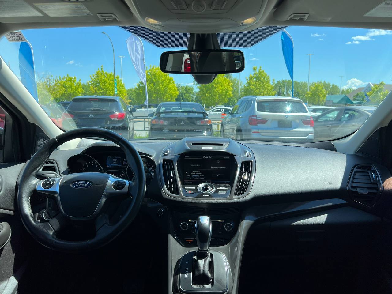 2015 Ford Escape Titanium**AWD** Jamais accidente**Toit Ouvrant**CamÉra de Recul**SIEGES EN CUIR**Navigation**SIEGES CHAUFFANTS**dÉmarrage À distance**MAGS** Image principale
