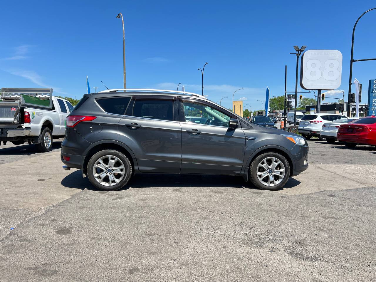 2015 Ford Escape Titanium**AWD** Jamais accidente**Toit Ouvrant**CamÉra de Recul**SIEGES EN CUIR**Navigation**SIEGES CHAUFFANTS**dÉmarrage À distance**MAGS** Image principale