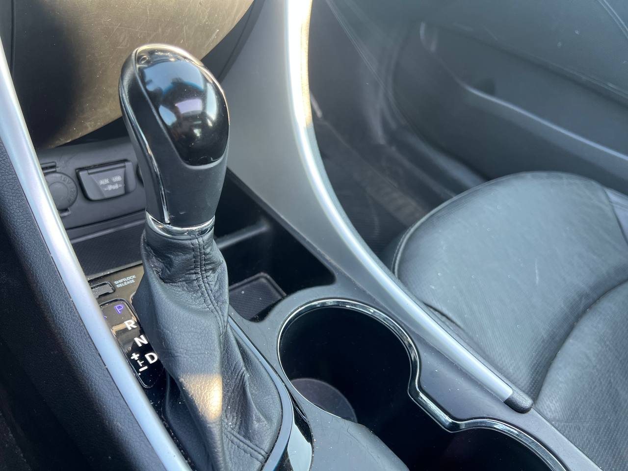 2012 Hyundai Sonata Limited**Jamais Accidente****TOIT OUVRANT PANORAMIQUE**SIEGE EN CUIR**SIEGES CHAUFFANTS**SIEGES CHAUFFANTS ARRIER**MAGS** Main Image