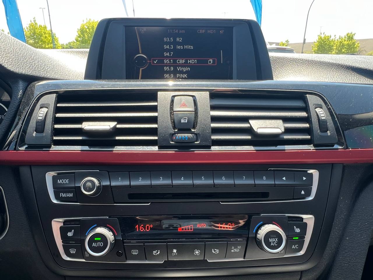 2014 BMW 320i 320i xDrive**AWD**CERTIFIÉ Par La SAAQ**Jamais accidente**TOIT OUVRANT**VOLANT CHAUFFANTS**SIEGES  EN CUIR**SIEGES CHAUFFANTS** Main Image
